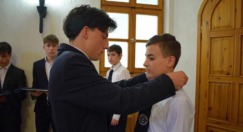 Különleges és szép hagyományt ápolnak a debreceni iskolában