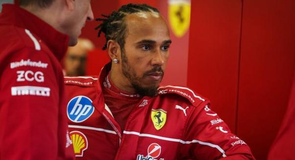 Hamilton továbbra is változásokat sürget a Ferrarinál