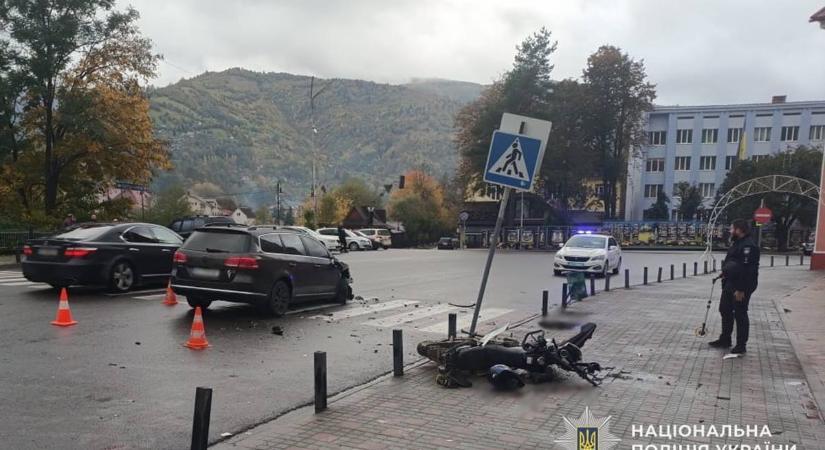 Motoros és autós ütközött Kárpátalján, ketten megsérültek