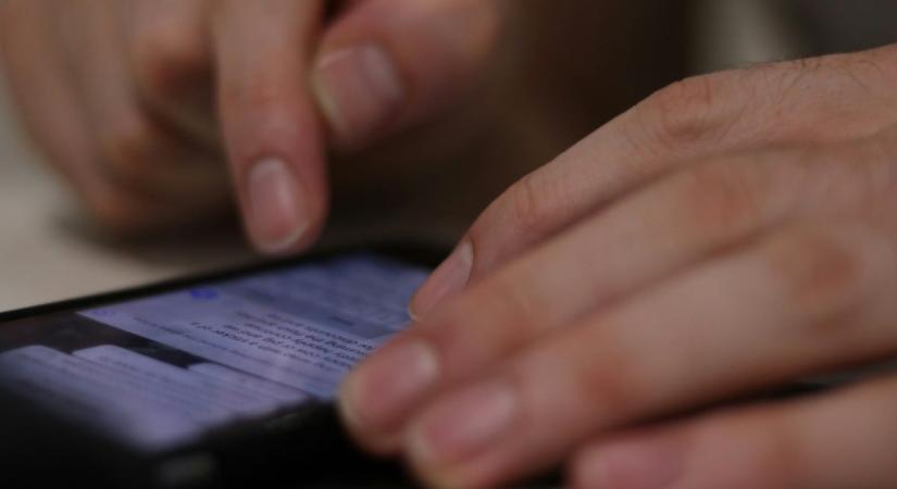 A SMS-einket is kontrollálhatná az állam egy uniós jogszabály alapján