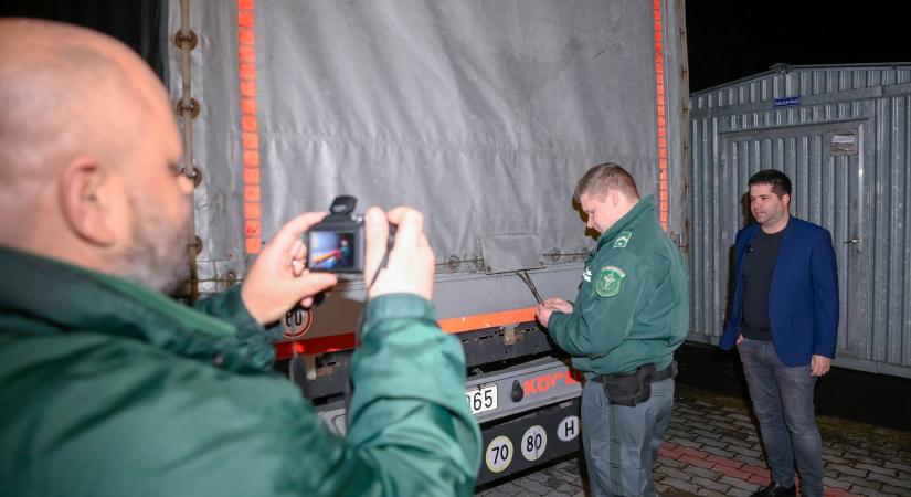 Papíron utaztatták a kínai árut, 700 millió eurónyi kárt okoztak