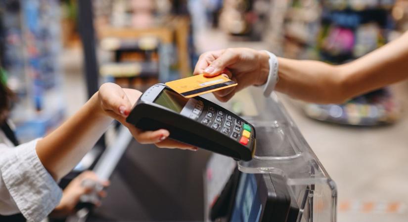 „Ezer forint alatt csak készpénz!" – szabad-e a boltoknak összeghatárhoz kötni a kártyás fizetést?