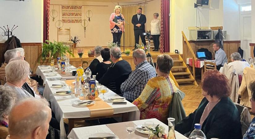 Díj is bizonyítja, miért szeretik az idősek Epölt