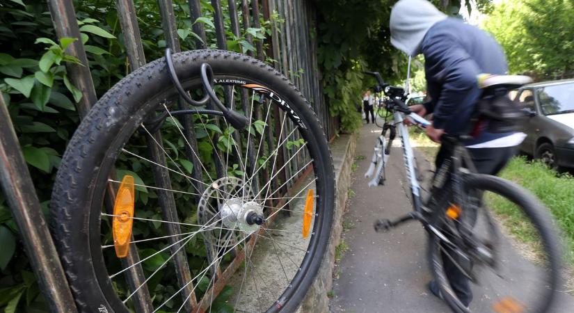 Ha könnyebb a villanyoszlopnál, biztosan ellopják – így tűntetik el a biciklidet a városban a tolvajok