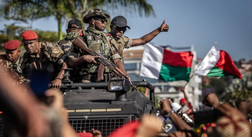 Puccsal szerezte meg a hatalmat, húsz évvel később katonai puccsal vesztette azt el – így forrt fel Madagaszkár