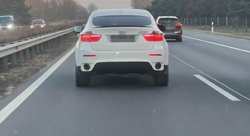 Példátlan trükkel loptak el egy autót egy kereskedésből