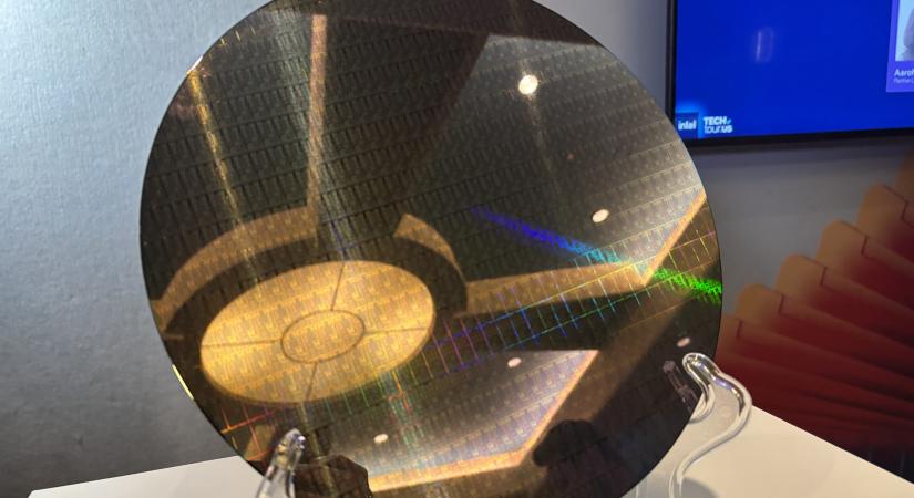 Az Intel 18A gyártástechnológiája elsőként áll tömegtermelésbe, megelőzve a TSMC N2 node-ját