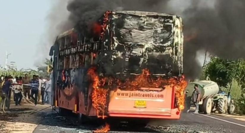 Kigyulladt egy busz, legalább 20 ember bennégett Észak-Indiában (videó)