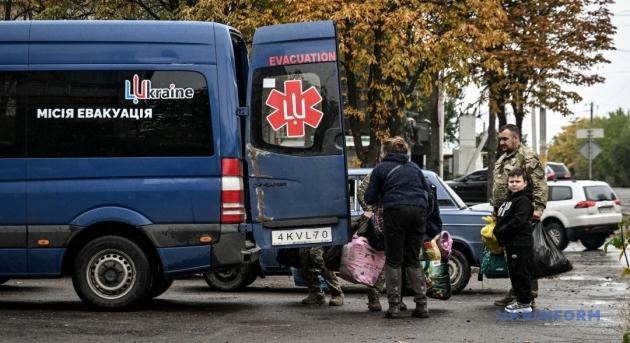 Több száz gyermekes családot kötelező evakuálását rendelték el az orosz támadások miatt