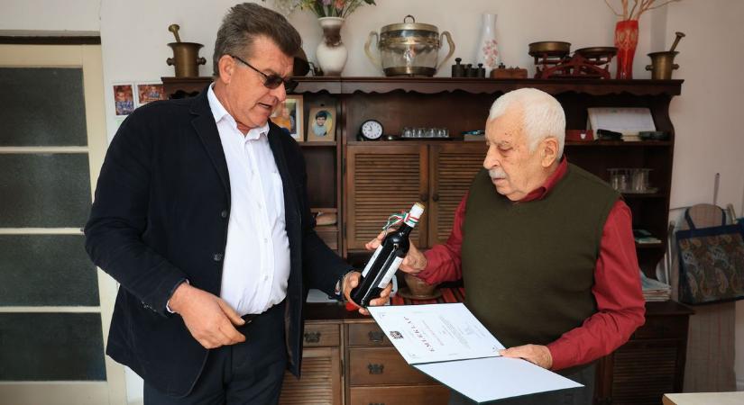 Ez ám a nagy szám! Kilencven éves lett a Rózsa tanya Laci bácsija