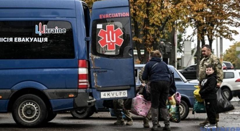 Több száz gyermekes család kötelező evakuálását rendelték el az orosz támadások miatt