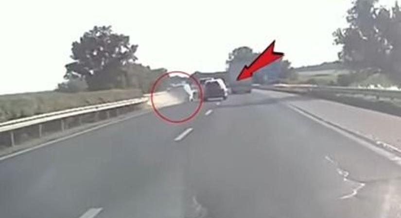 Balesetet okozott az M1-esen, majd segítségnyújtás nélkül továbbment a pofátlan sofőr videó