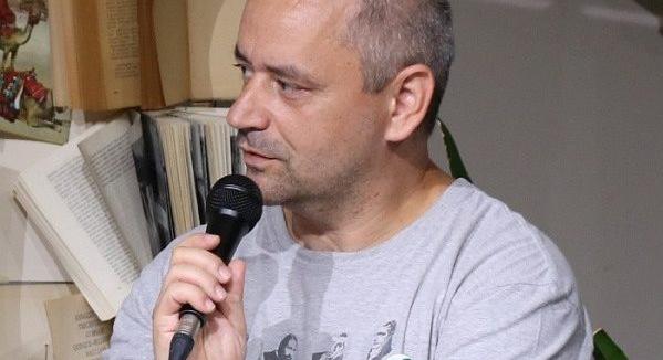 „Mint a légritka magaslat felé tartó hegymászó…”