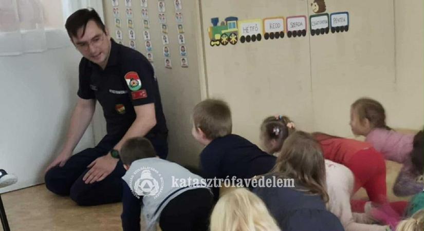 Játszva tanultak a tűzmegelőzésről a soproni ovisok - fotók