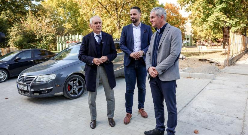 Szomjazzák a parkolóhelyeket a lakótelepek, Kaposvár lépett