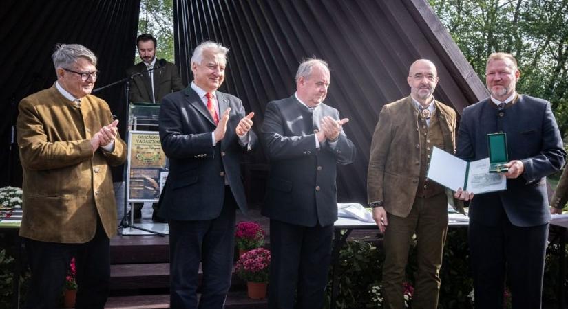 Szívügye az erdő- és vadgazdálkodás összhangja, amiért most elismerést kapott a NEFAG Zrt. vezérigazgatója