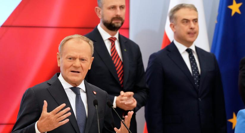 Felmérés: a lengyelek több mint fele elégedetlen Donald Tuskék munkájával