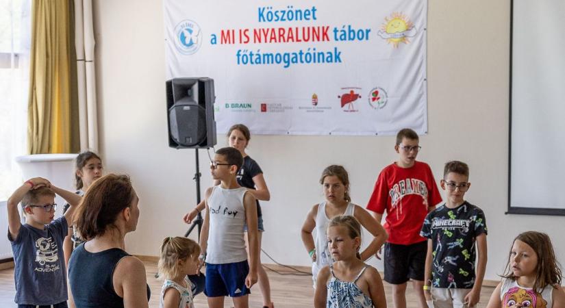 "Dobogjon ez a szív, értük és velük" – Művészek segítik a szervátültetett gyerekek nyári táborát