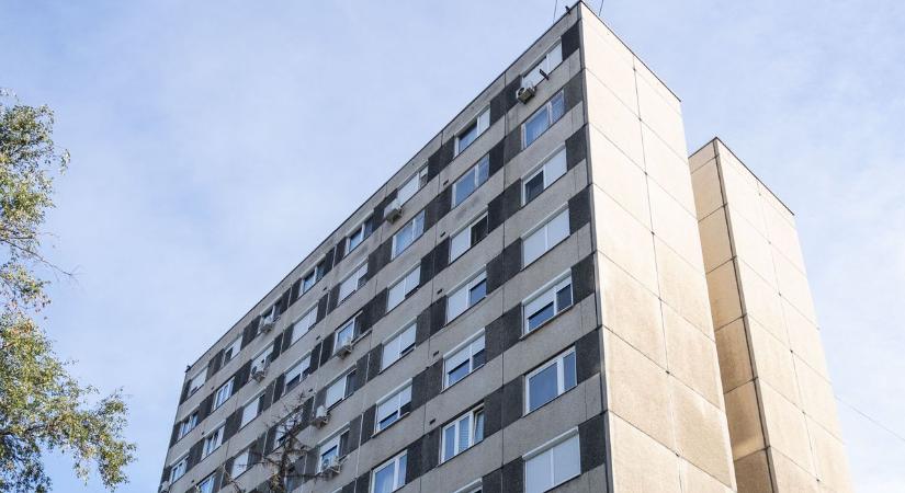 Újabb ingatlanjait árusítja ki Tatabánya  Fotók