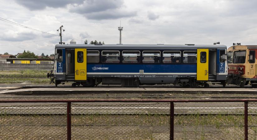 Hadházy Ákos szerint kisiklott egy motorvonat a balassagyarmati vasútállomáson