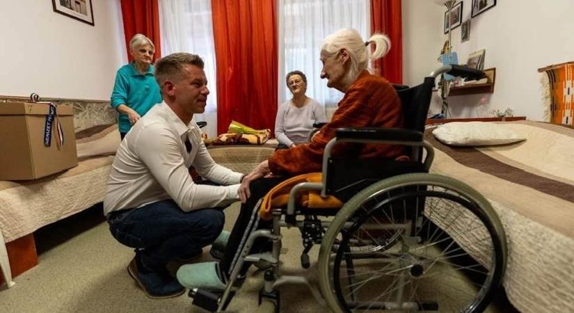 Magyar Péter: a milliárdos Lázár János most épp 14. havi nyugdíjról hazudik