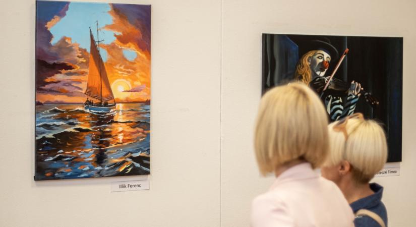 Dorogra érkezett a Richter Kreatív Művészeti Vándorkiállítás