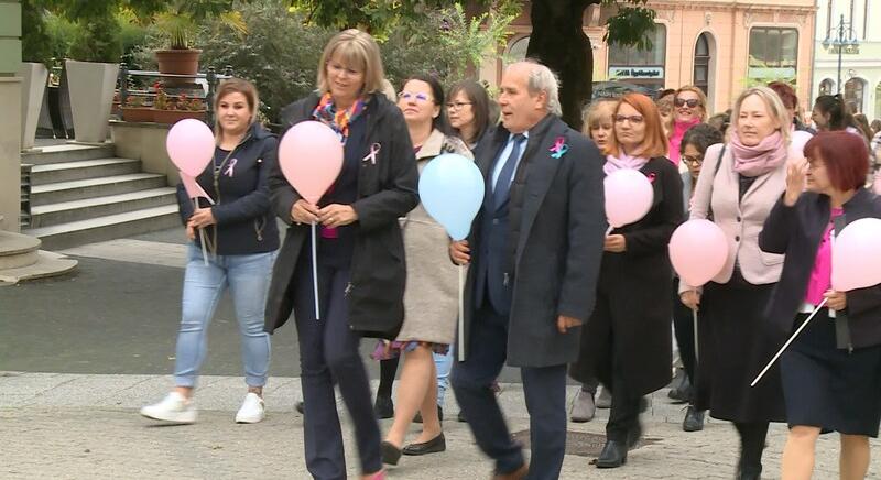Rózsaszín menettel hívták fel a figyelmet a szűrésre