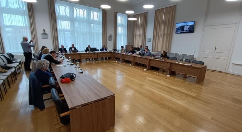 Jó hír a szekszárdi családoknak! Több pénz jut egy fontos fejlesztésre