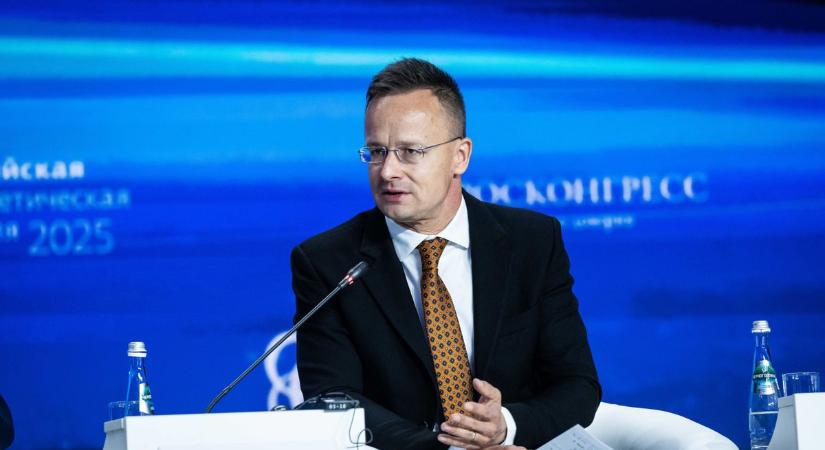Szijjártó: Magyarország nem kockáztatja a szuverenitását – Trump a béke, Paks az energia kulcsa