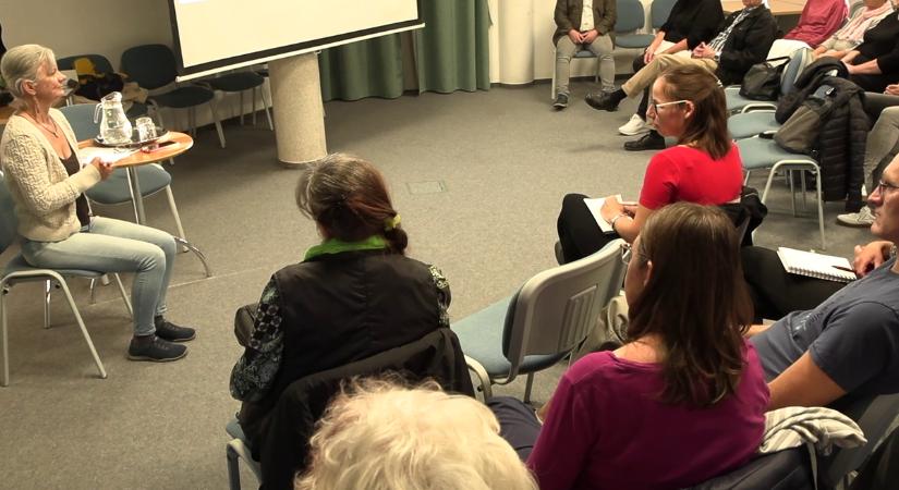 Középpontban a gyermekek és a felnőttek közti kommunikáció