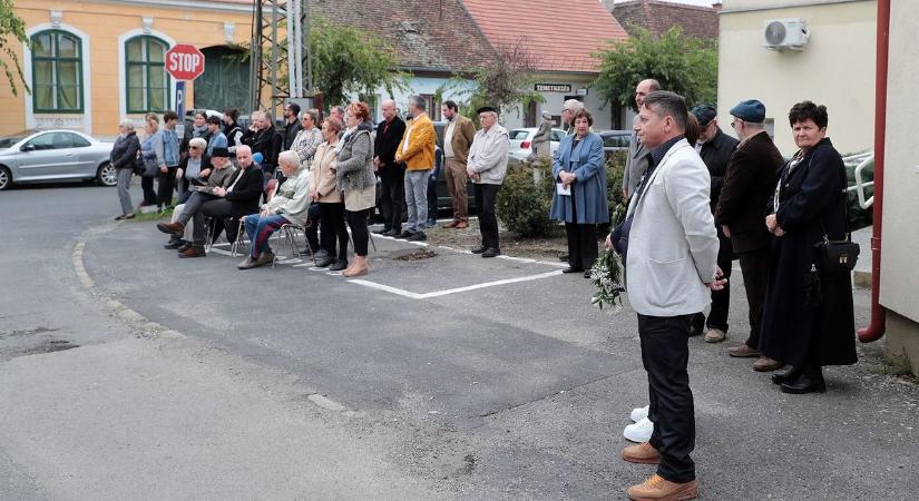 Emléküket mostantól botlatókövek őrzik!