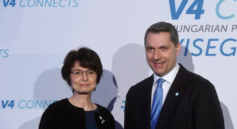 Lázár János elszólta magát a MÁV-ról, élő adásba is bekerült az elképesztő mondat