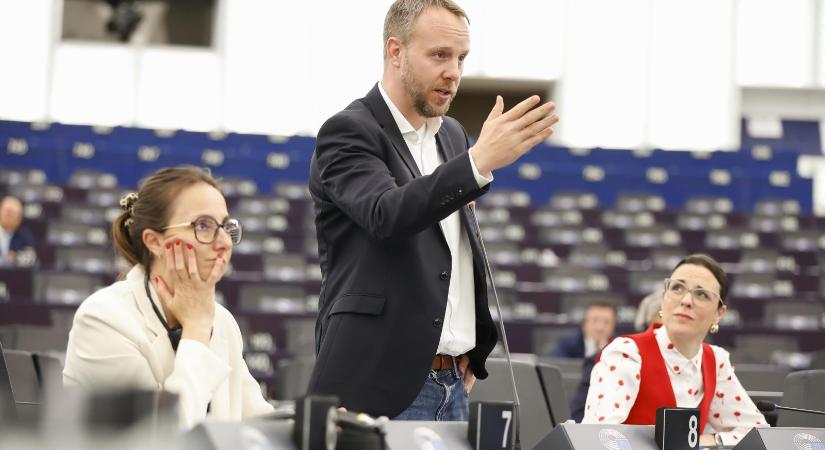Daniel Freund feljelentette Orbán Viktort, mert azt gyanítják, a magyar titkosszolgálat támadta kémprogrammal a telefonját
