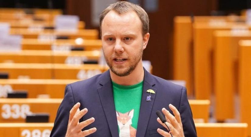 Hekkerek támadták meg a magyarfóbiás EP-képviselőt, gyorsan meg is mutatta a tettest: „Orbán!”