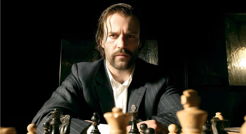 Jason Statham olyan szerepben brillírozik, amilyet még sosem láttál, Guy Ritchie zseniális akció-thrillere új értelmet ad a manipulációnak