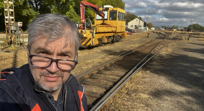 Hadházy szerint titkolta a MÁV, hogy kisiklott egy vonat