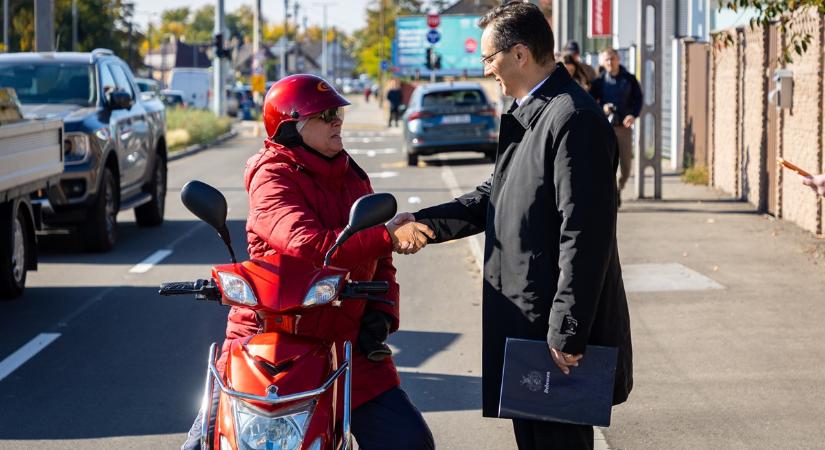https://debreceninap.hu/orszag/2025/10/13/megsem-gyengul-a-tisza-ket-kozvelemeny-kutatast-elemzett-torok-gabor/