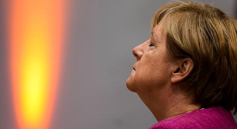 Will Merkel die Vergangenheit verschönern?