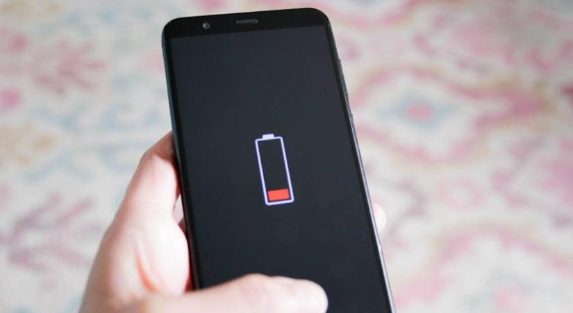 Ettől a 2 alkalmazástól merül le a telefonod délre: teljesen leszívja az akksit