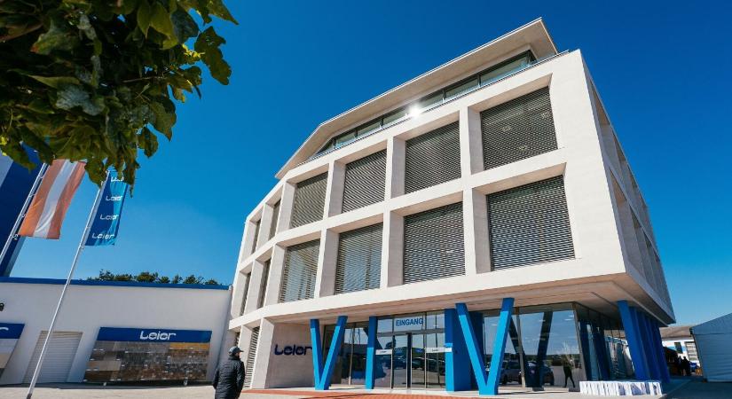 Erőteljes üzenet az építőiparnak – 60 éves gyökereit erősítő beruházást avatott a Leier