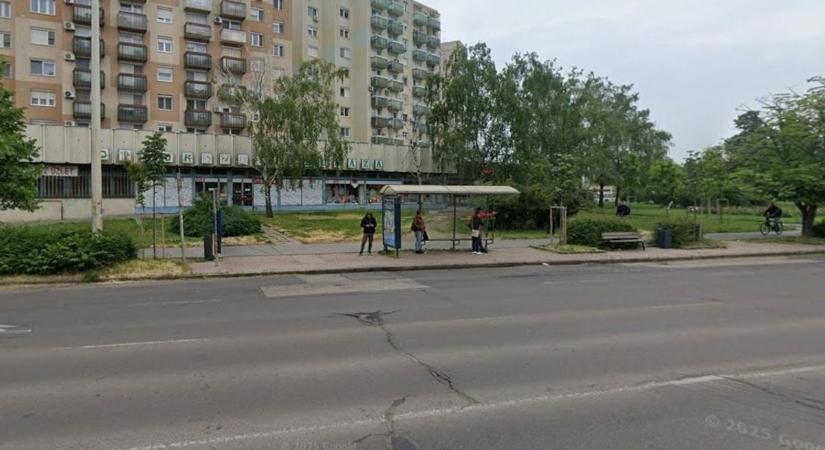 Forgalmas buszmegállók újulnak meg Szolnokon