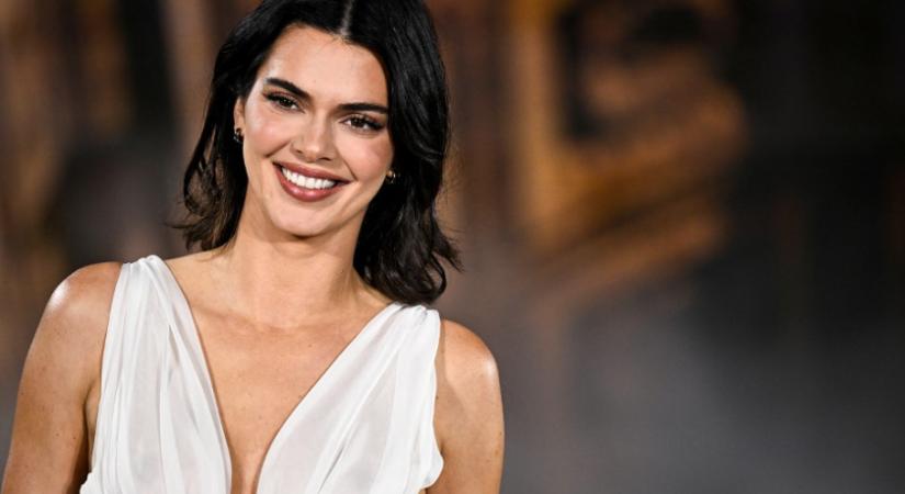 Új korszak a konyhatervezésben – Kendall Jenner gyönyörű türkiz konyhája diktálja a 2026-os trendet