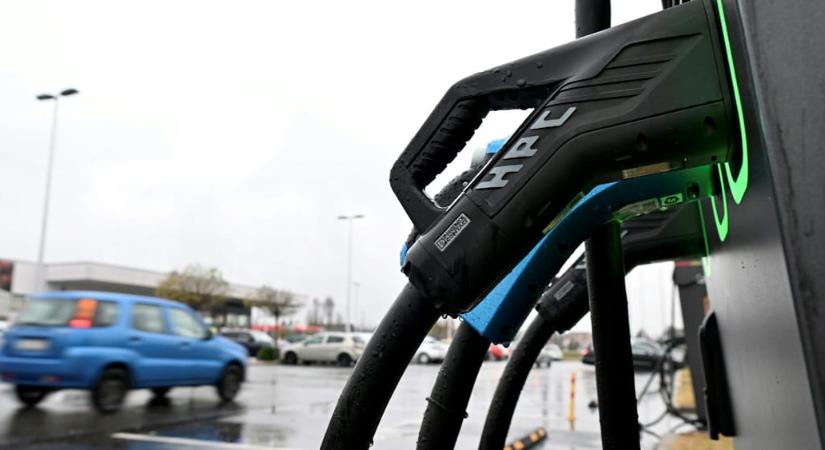 Hibrid? Benzines? Elektromos? Dízel? Kijöttek a friss adatok a magyarok autóhasználatáról
