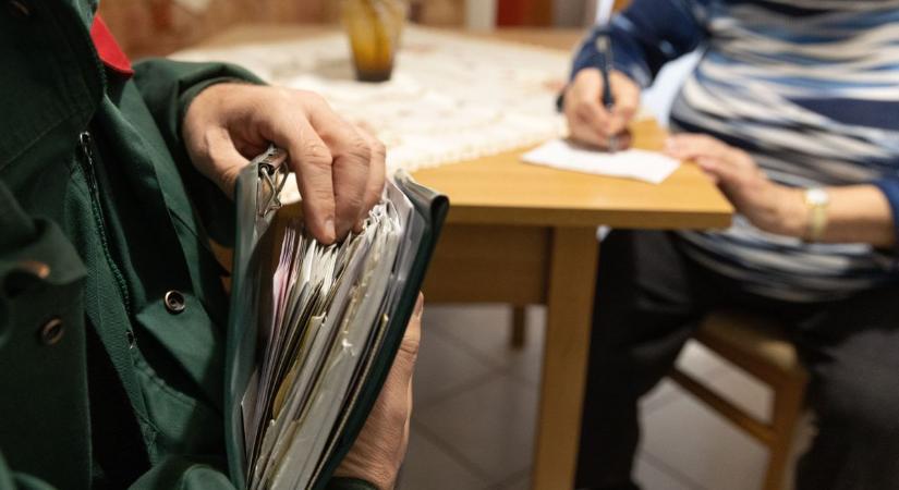 Sokkoló táblázat: forintra pontosan kiszámoltuk, mennyivel csökkennek a nyugdíjak, ha tényleg megadóztatják őket – most mindenki megnézheti, mennyit bukna
