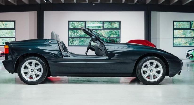 Különleges ajtajú, szinte új BMW Z1 vár új gazdára