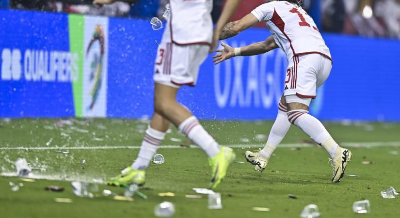 Julen Lopetegui kijutott a vébére a csapatával, de az ellenfél szurkolóit a rendőrök fékezték meg