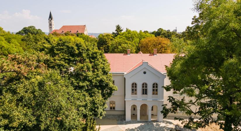 Kettőszáznégy vissza, végtelen előre - A keszthelyi ”Kiskastély” óvoda