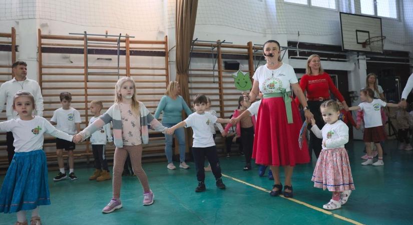 Suliváró program a Gárdonyiban sok tánccal és nevetéssel (fotók)
