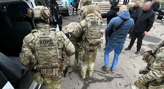 Ternopilban katonákból álló bandát vettek őrizetbe, amely embereket ejtett foglyul, kínozott meg és fosztott ki