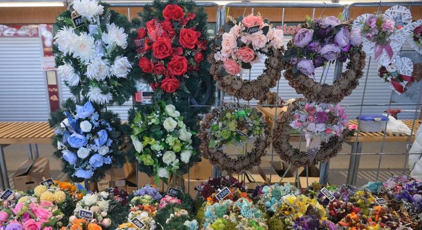 Minden, ami az ünnephez kell – megtelt virággal és koszorúval a mórahalmi vásár!